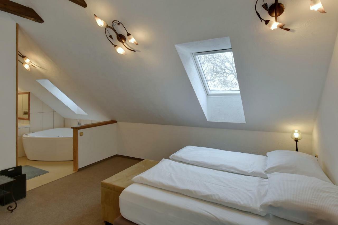 Zamecka Fortovna Obora - Forester House Kaznejov エクステリア 写真