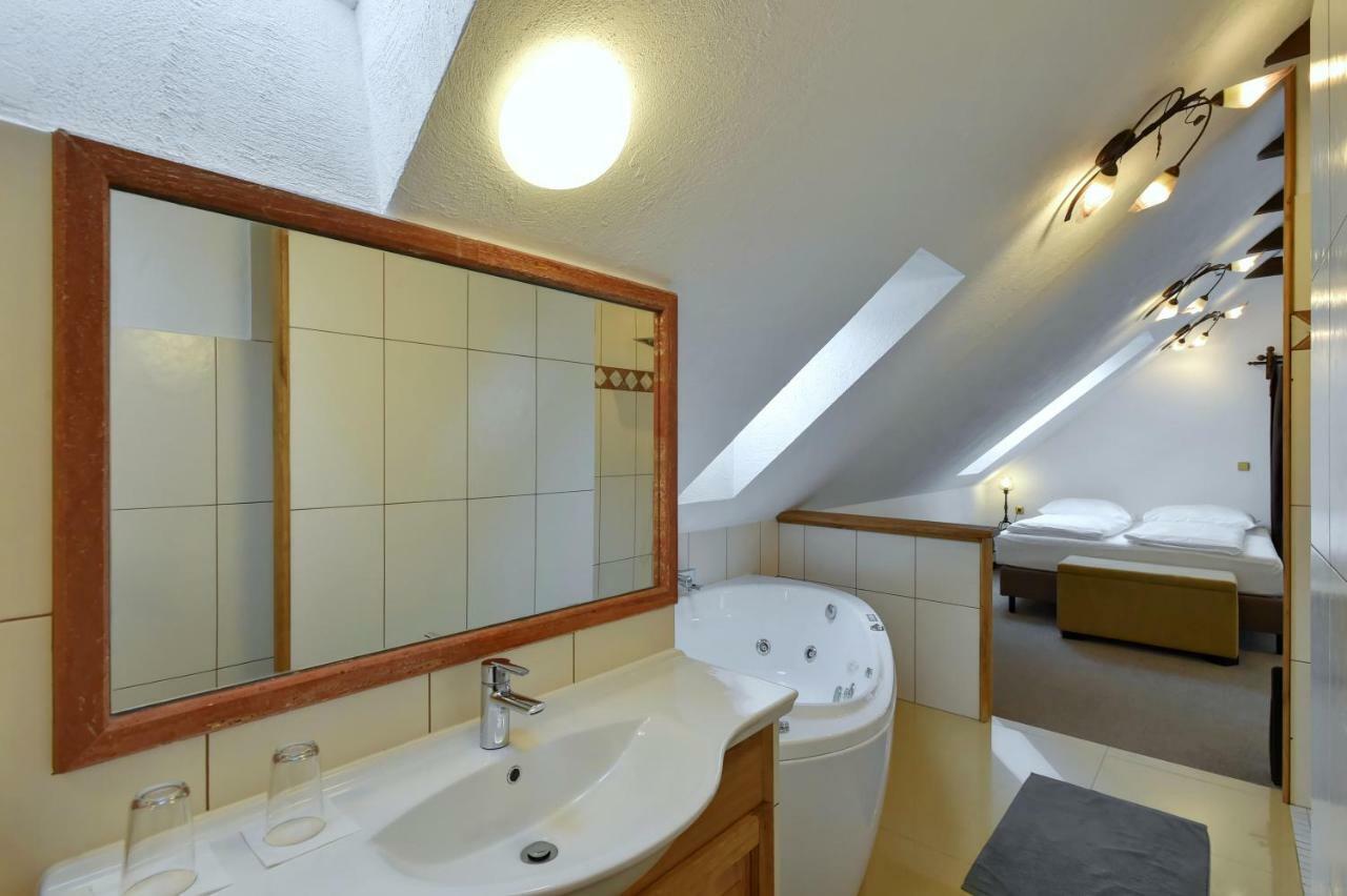 Zamecka Fortovna Obora - Forester House Kaznejov エクステリア 写真